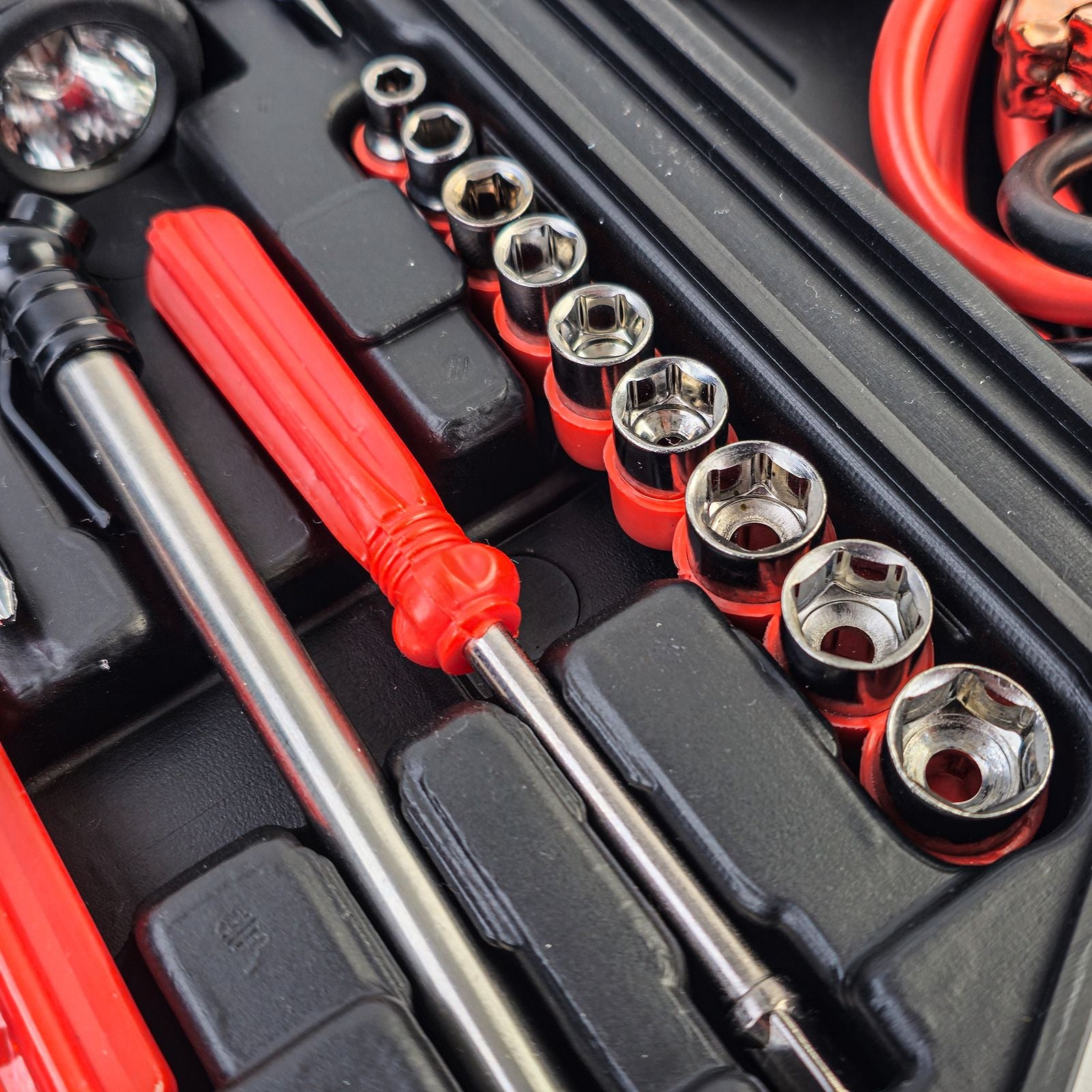KFZ Werkzeugset – 30-teilig für unterwegs