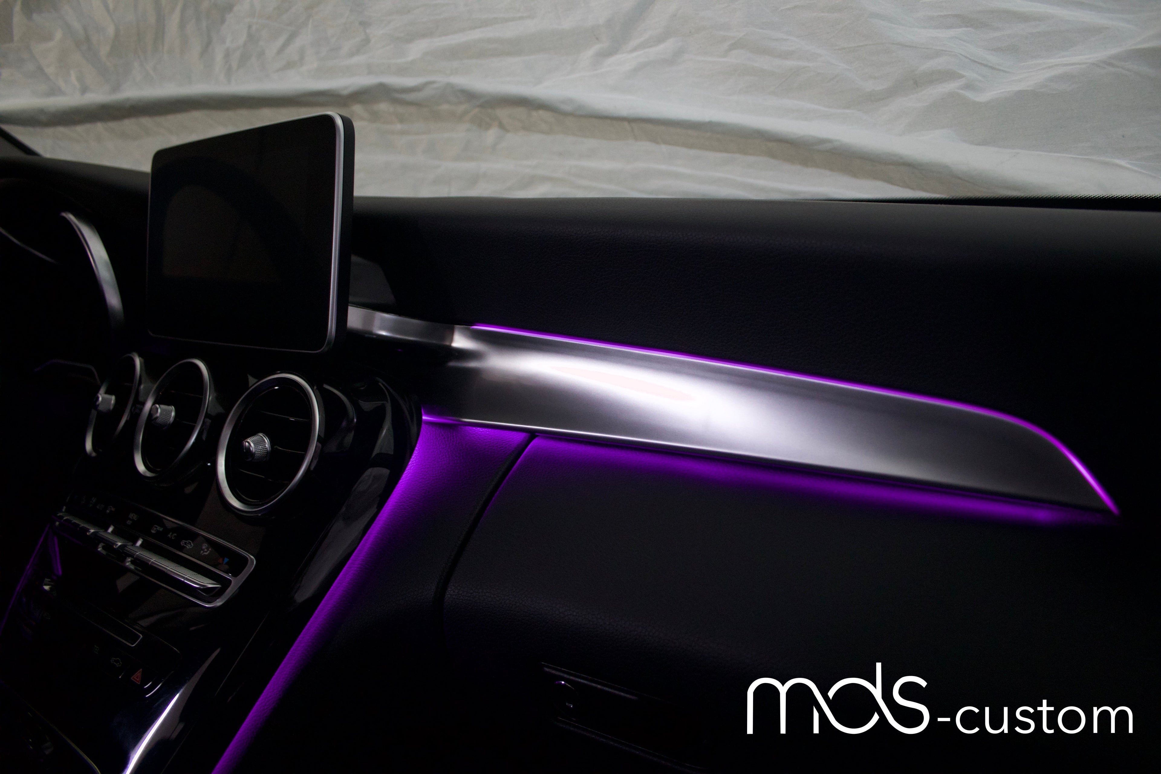 Mercedes X253 Beifahrerleiste mit Ambientebeleuchtung – Nachrüstsatz für Mercedes GLC