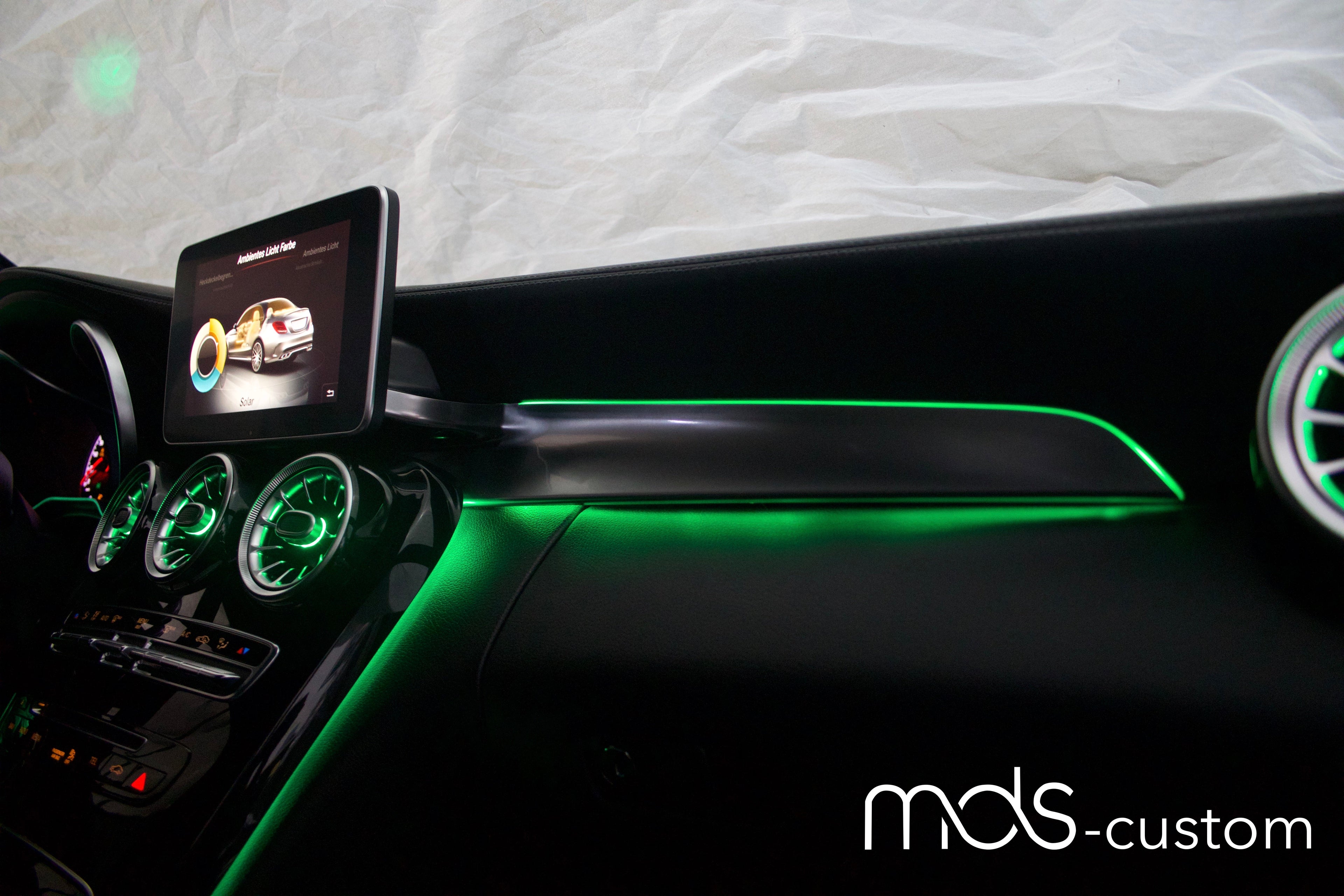 Mercedes W205 Beifahrerleiste mit Ambientebeleuchtung – Nachrüstsatz für Mercedes C-Klasse